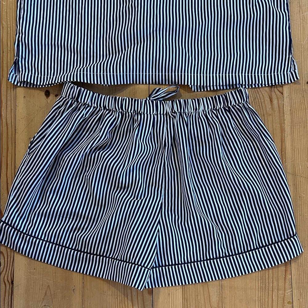 Isaac Mizrahi Navy and White Striped Sleepwear shorts set - Picture 7 of 7